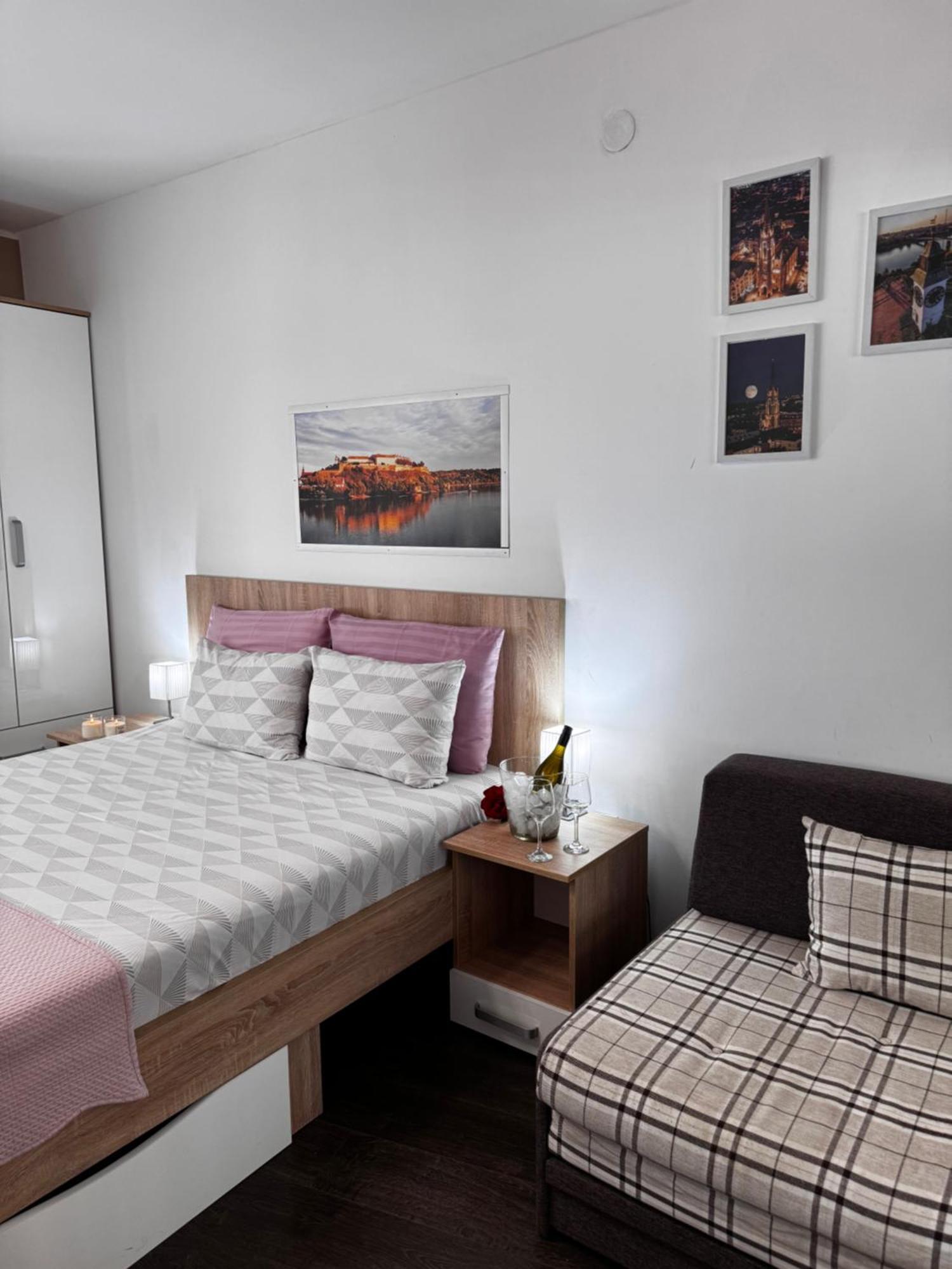 Post Apartmani A-1 Novi Sad Luaran gambar