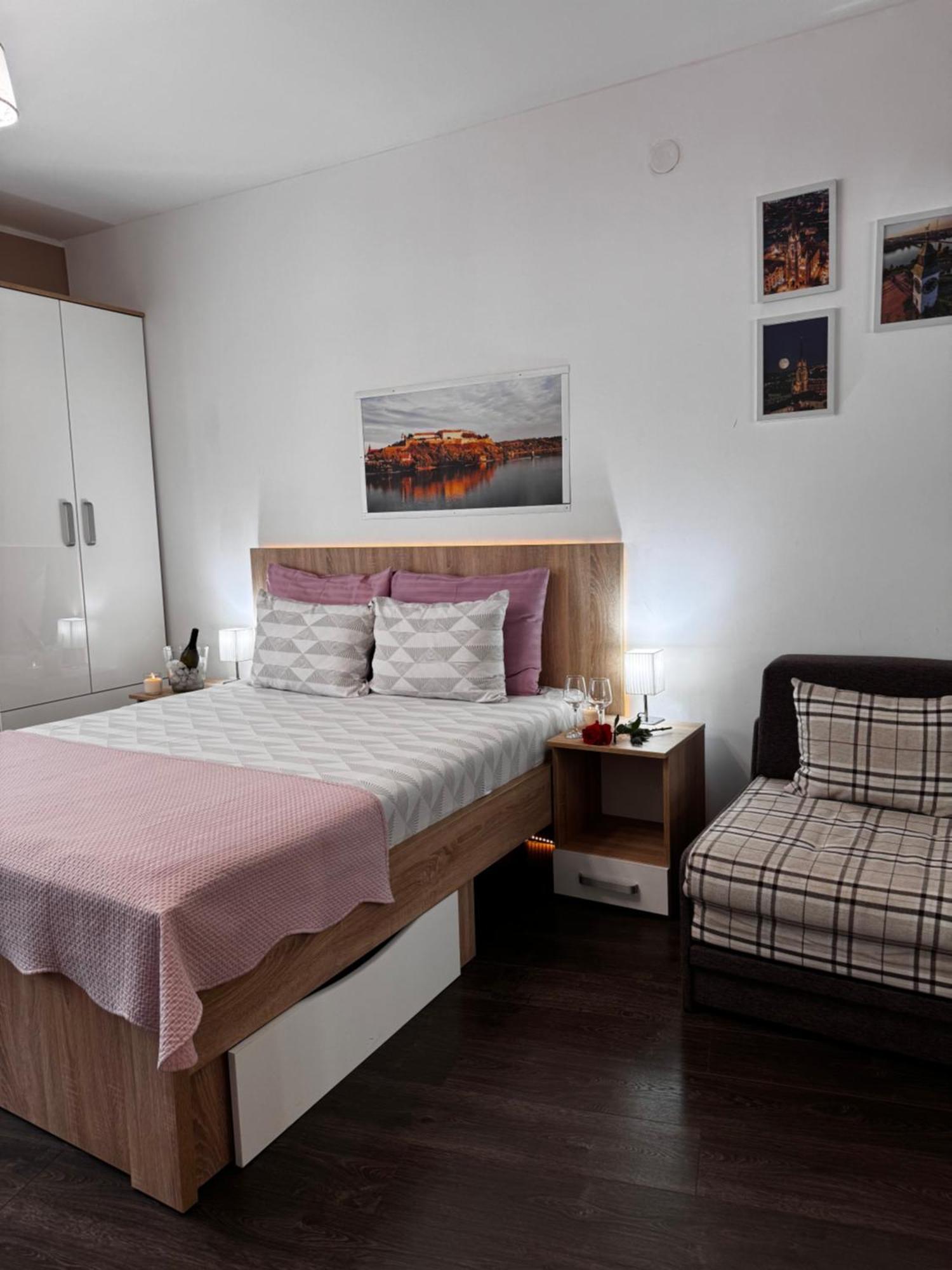 Post Apartmani A-1 Novi Sad Luaran gambar