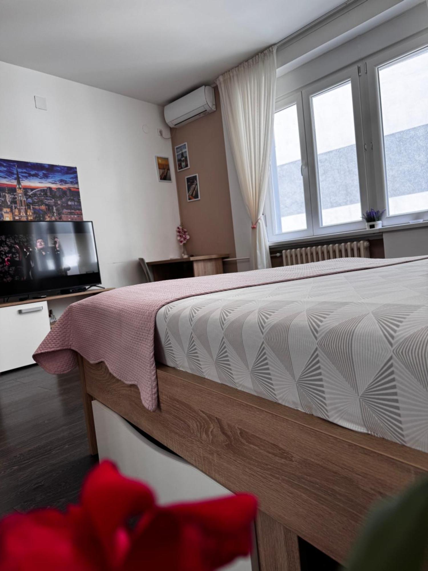 Post Apartmani A-1 Novi Sad Luaran gambar